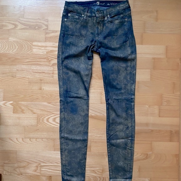 🎉 HP 🎉 7 for all Mankind Gold Foil Printed Skinny Jeans - Picture 4 of 16